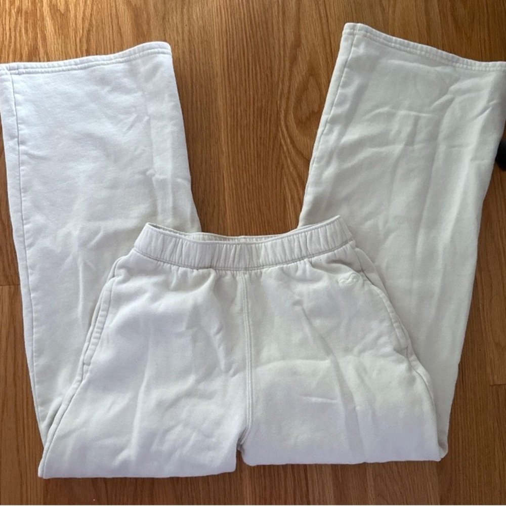 Hollister Cream Ultra High-Rise Wide Leg Sweatpants